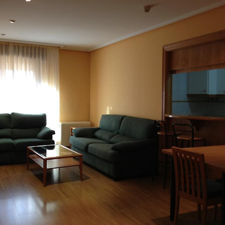 Apartamentos Turisticos Puerta De Leon Exterior photo