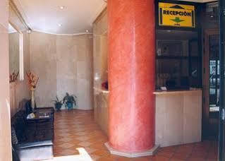 Apartamentos Turisticos Puerta De Leon Exterior photo
