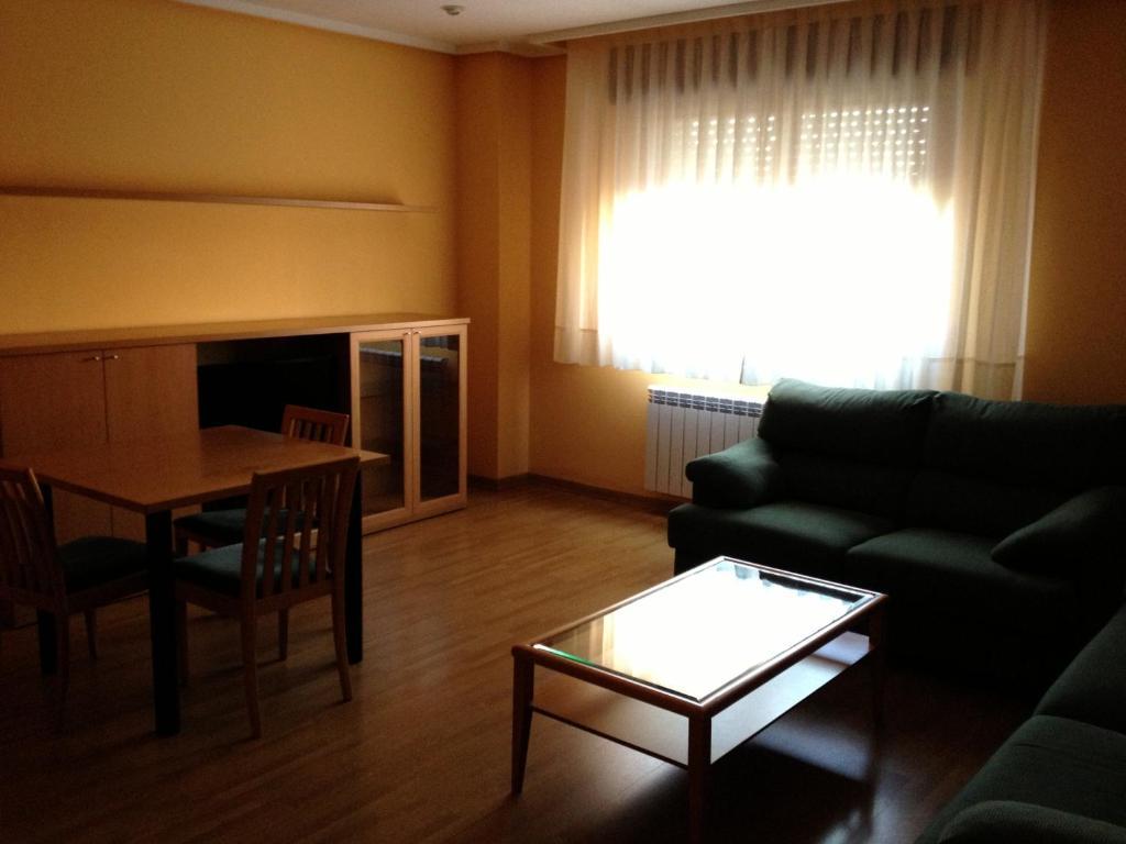 Apartamentos Turisticos Puerta De Leon Room photo