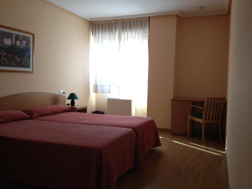 Apartamentos Turisticos Puerta De Leon Room photo